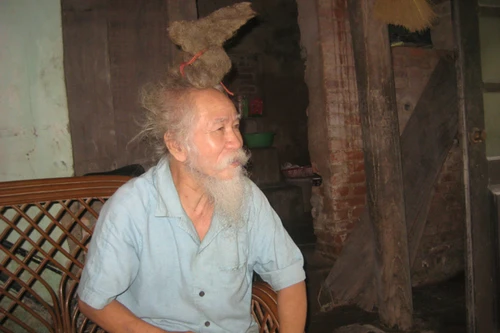 "Dị nhân" có mái tóc rồng lạ lùng nhất xứ Kinh Bắc