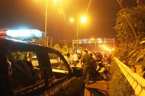 Phụ xe tải đâm thẳng CSGT và bỏ chạy 10km