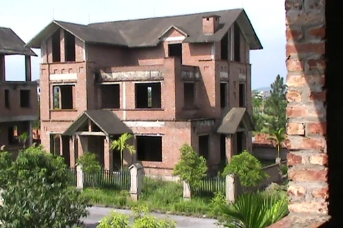 Đột nhập &#34;biệt thự ma&#34;