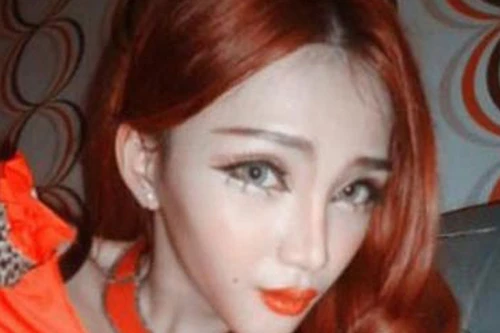 Xôn xao hot girl có gương mặt "yêu tinh"