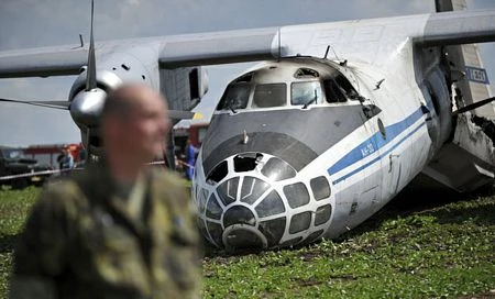 Máy bay quân sự Nga vỡ đôi, bốc cháy tại Cộng hoà Czech