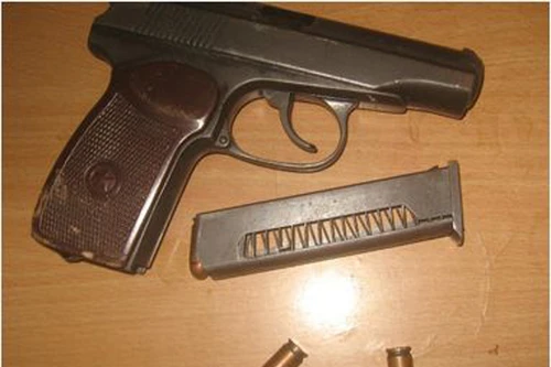 Bị nã đạn trúng đùi, vẫn cướp xe tẩu thoát