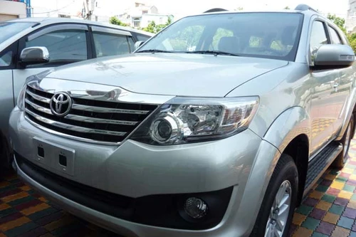 "Ảnh nóng" của Toyota Fortuner và Innova 2012 tại Việt Nam