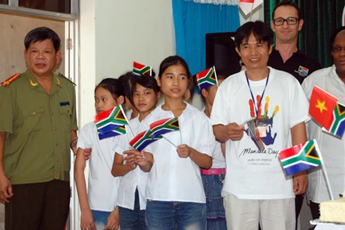 Kỷ niệm Ngày Quốc tế Nelson Madela tại Việt Nam