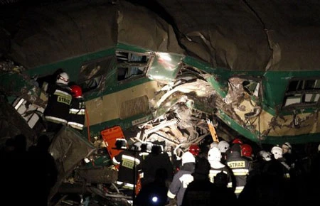 Hai tàu hỏa lao đầu vào nhau, hơn 70 người thương vong