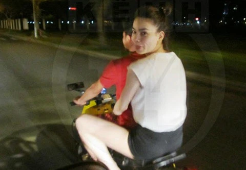 Cường "đô-la" đi nộp phạt và bị tịch thu bằng lái xe máy