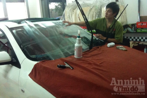 Đầu hè, hoa mắt với các loại phim chống nóng