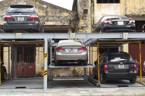 Sang Gia Lâm, “chơi xếp hình” ô tô