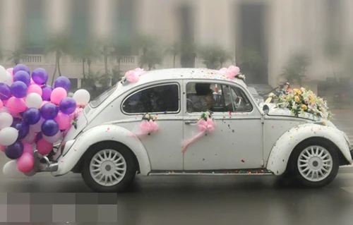 Ngắm lại loạt "siêu xe" gây "choáng" trong những đám cưới ồn ào dư luận