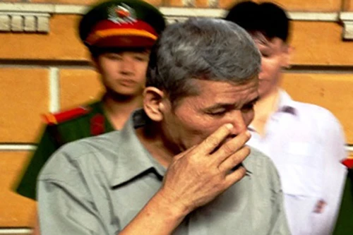 Tranh "sổ đỏ", chồng cài mìn tự tạo mưu sát vợ