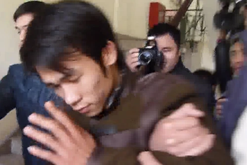 Cuộc tiếp xúc đầu tiên với kẻ sát nhân cướp tiệm vàng