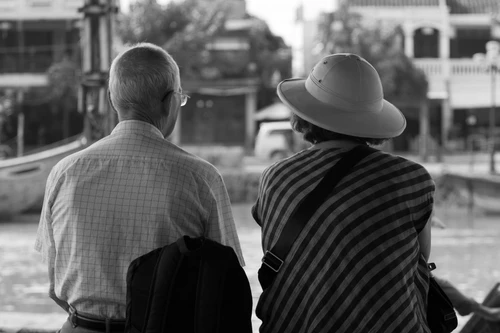 Đôi trẻ ly thân vì ông bà thông gia lỡ phải lòng nhau