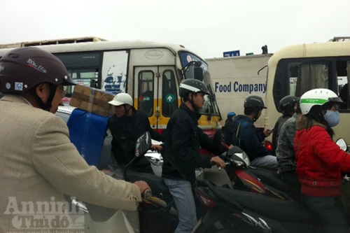 Hà Nội cuối năm, đường nào cũng tắc