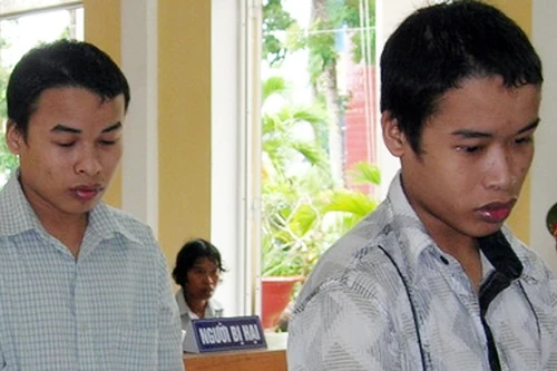 Kinh sợ vụ: Hai anh trai cưỡng hiếp hai em gái ruột