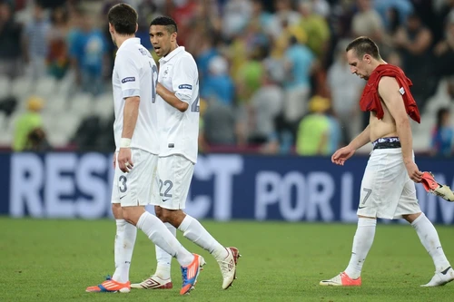 Pháp thua toàn diện trước TBN: Gà trống bị “quay chín”