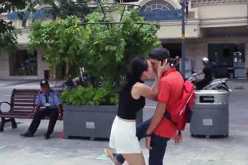 Phát kinh vì “Kiss Cam” phiên bản Việt 