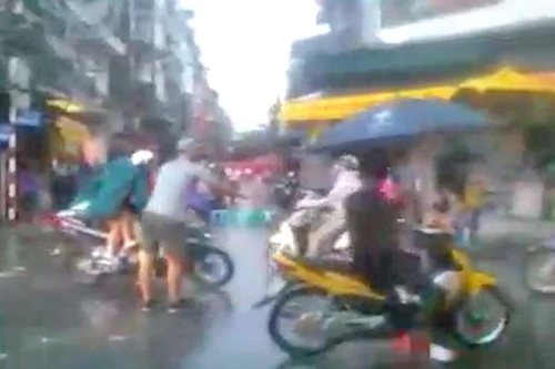 Hành động nhân văn của "ông Tây" ở ngã tư Tạ Hiện