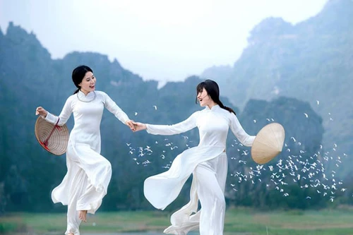 Gây quỹ phục dựng nhà Lang