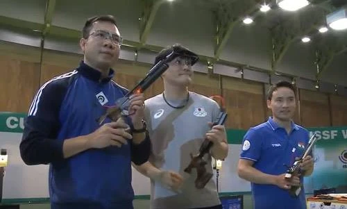 Hoàng Xuân Vinh "khai súng" bằng huy chương Bạc thế giới