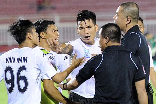 Cựu đội trưởng Long An cân nhắc giải nghệ sau án treo giò 2 năm