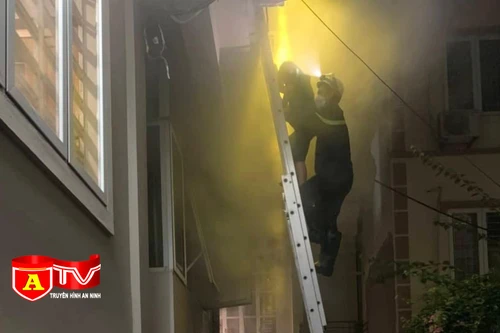Cứu kịp thời 8 người trong 2 vụ cháy tại Hà Nội