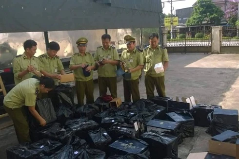 QLTT hà thu giữ 436 chai rượu ngoại nhập lậu