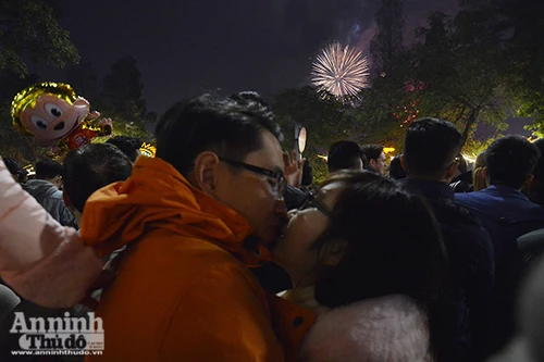 Những khoảnh khắc ấn tượng đọng lại đêm giao thừa
