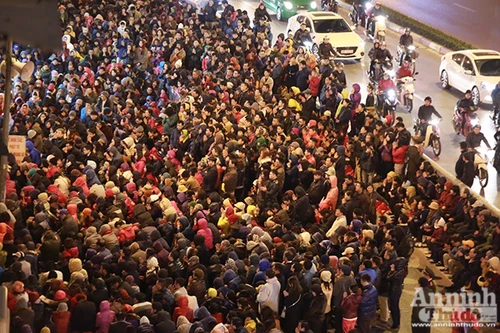 Ngàn người chen chân tại tổ đình Phúc Khánh làm lễ giải hạn đầu năm