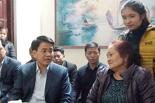 Chủ tịch UBND TP Nguyễn Đức Chung thăm hỏi gia đình nạn nhân vụ tai nạn giao thông nghiêm trọng