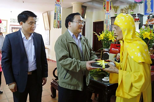 Lãnh đạo TP Hà Nội thăm, chúc thọ Pháp chủ Giáo hội Phật giáo Việt Nam