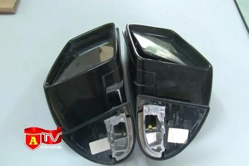 Vừa "đá" xong đôi gương ô tô trị giá 100 triệu đồng thì bị bắt