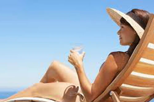 Tắm nắng quá lâu giảm nồng độ vitamin D