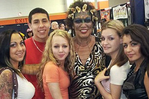 Nhiều lần phẫu thuật để giống rồng thần thoại