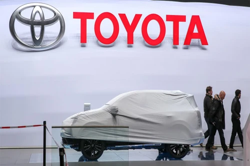 Hãng Toyota tạm ngừng sản xuất do động đất