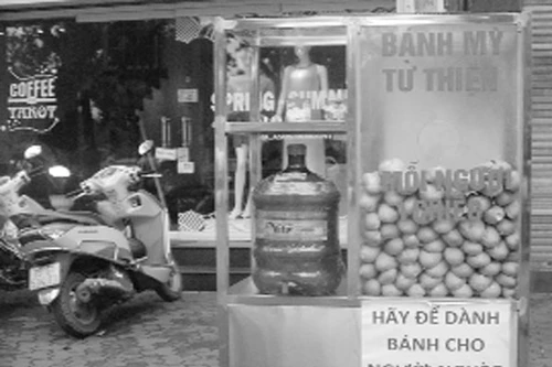 Những tủ bánh nhân ái của người dân Thủ đô