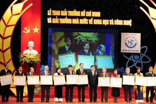 Giải "Nobel" Việt Nam gấp 270 lần lương tối thiểu