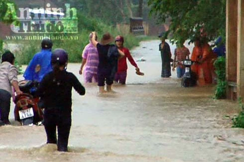 Quảng Ngãi - Ứng phó với thời tiết mưa lũ nguy hiểm