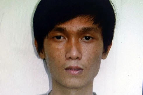 Bẻ gương ô tô giữa phố, nam thanh niên bị đánh nhừ tử