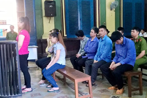 Gạ gẫm du khách vào khách sạn massage rồi dàn cảnh trộm tài sản