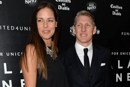 "Sao" M.U sánh bước cùng các WAGs trên thảm đỏ