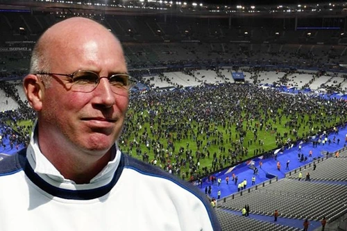 "Trinh sát" của đội tuyển Anh ngồi chờ… chết bên trong Stade de France