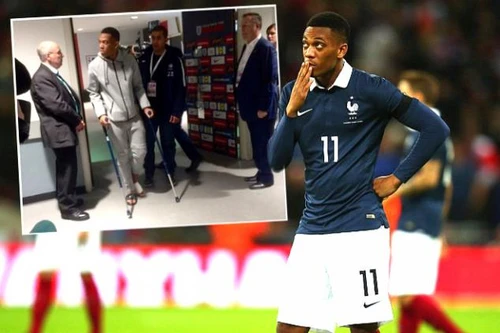 M.U lo sốt vó khi Martial chống nạng rời Wembley