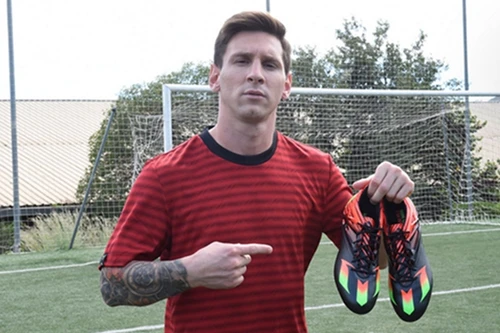 Messi trình làng mẫu giày mới chuẩn bị cho Siêu kinh điển