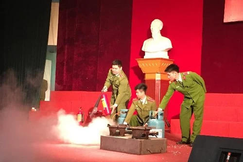 Nâng cao nghiệp vụ PCCC và cứu nạn, cứu hộ cho lực lượng bảo vệ dân phố, dân phòng