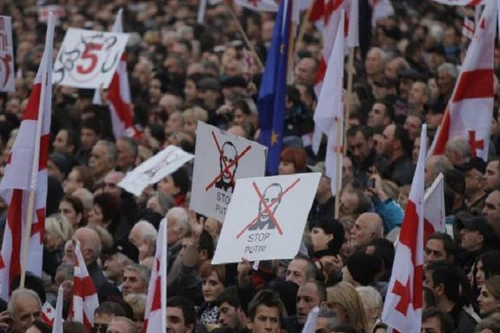 Dân chúng Gruzia biểu tình cáo buộc Nga phá hủy độc lập đất nước