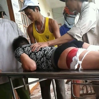 2 cậu cháu bị chém trọng thương