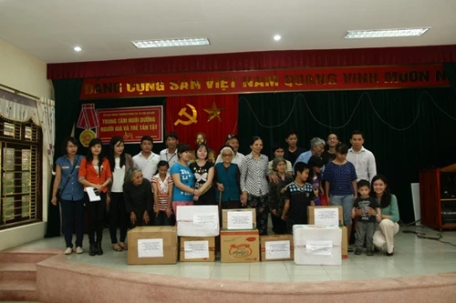 "Tuổi trẻ nghĩa tình" đến với trẻ em tàn tật