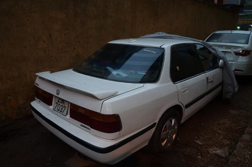 “Thổi bay” ô tô Honda Accord trong đêm