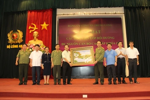  Đảng ủy Công an Trung ương gặp mặt học viên Lớp bồi dưỡng dự nguồn cán bộ cao cấp khóa IV