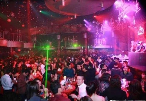 Rạng sáng, đột kích kiểm tra vũ trường New Square